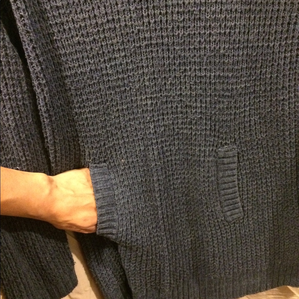 Sweater with pockets - Picture 2 of 3